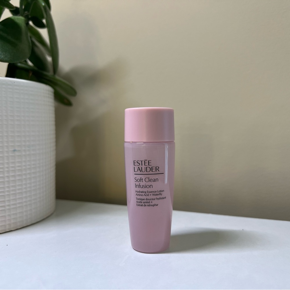 Estee lauder soft clean infusion essence lotion 30ml
Brand new